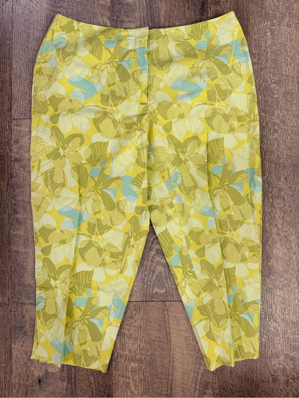 Venezia Jeans Clothing Co Tropical Print Capri Pants 14